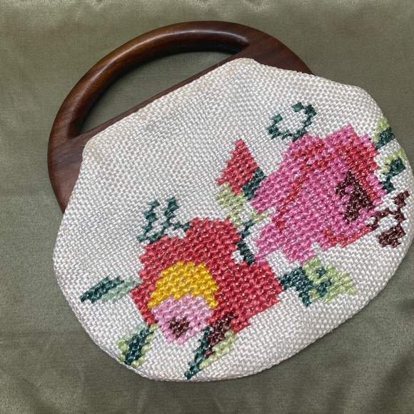Vintage Woven Purse with Wood Clasp Handle Mid Century Style Handbags - Picture 1 of 16